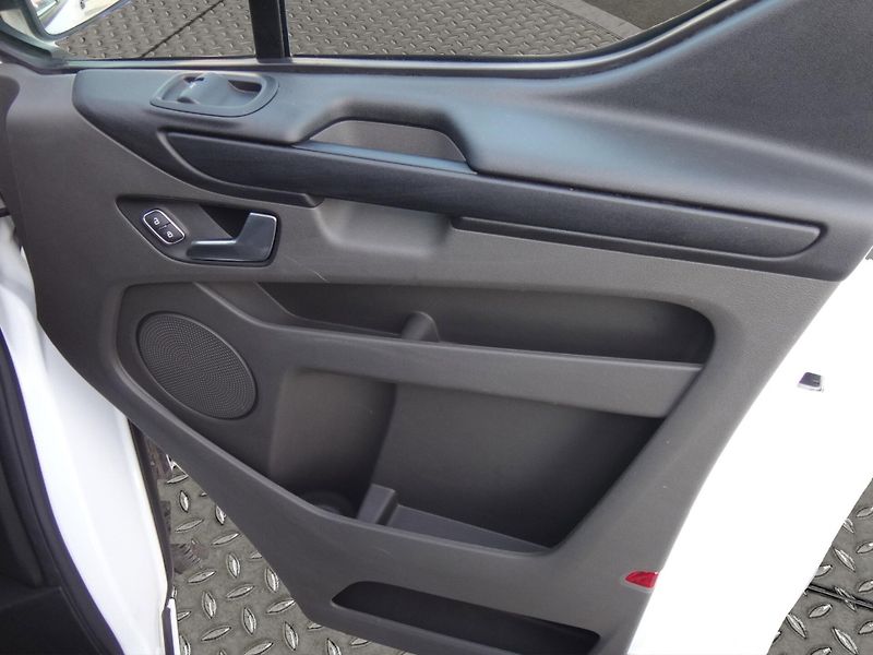 Ford Transit Custom (2023) Trend 300 Van 2.0 96kW - fotka 14 z 25