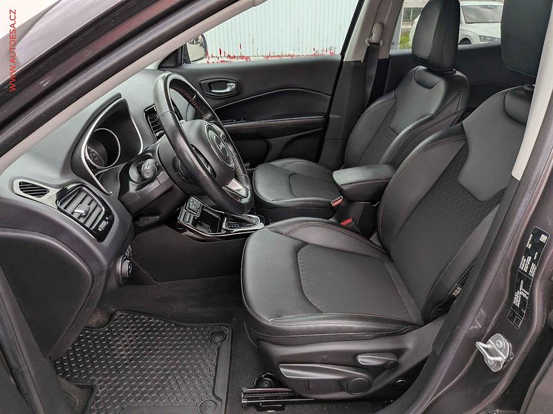 Jeep Compass (2021) 1.3 T, 2.maj,ČR, ACC, xenon - fotka 9 z 18