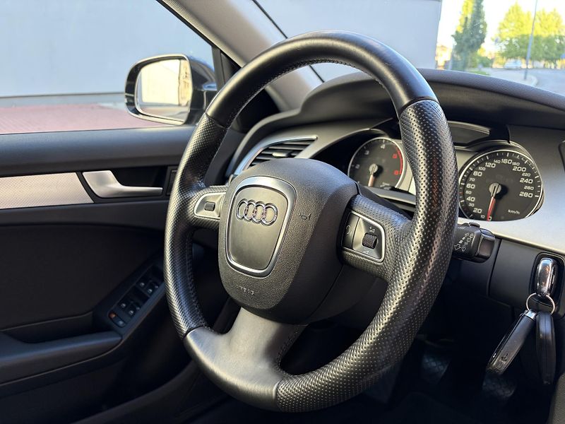 Audi A4 2,0 TDI, manual, nehavarovane - fotka 22 z 26