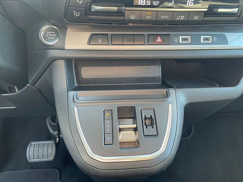 Toyota ProAce Verso 8 AT AE Family 8S - fotka 25 z 26