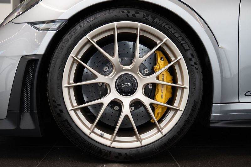 Porsche 911 (991.2) GT2 RS Weissach - fotka 9 z 15