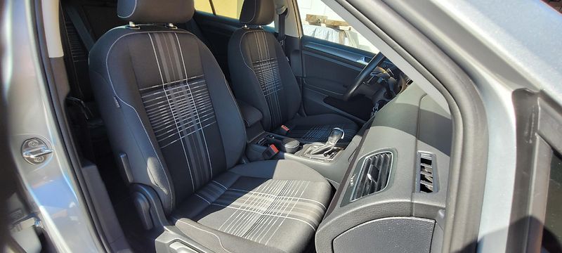 Volkswagen Golf (2016) 1,4TSi 92kW benzín DSG Lounge - fotka 14 z 37