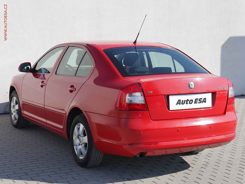 Škoda Octavia (2010) 1.6TDI, ČR, Ambiente - fotka 6 z 13
