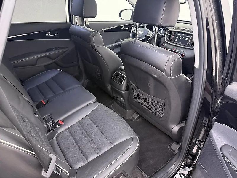 Kia Sorento 2.2 CRDi 4WD GT-Line 7-Míst TZ - fotka 9 z 16