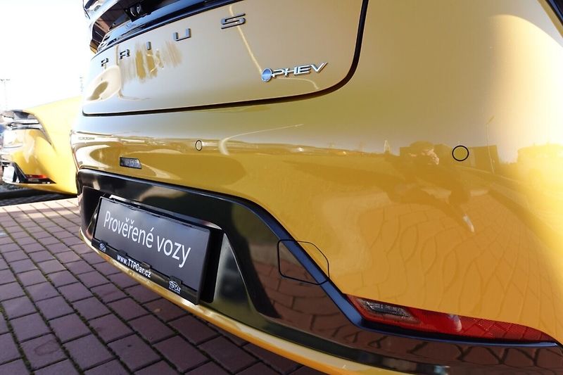 Toyota Prius 2,0 PHEV Executive sada komple - fotka 33 z 36