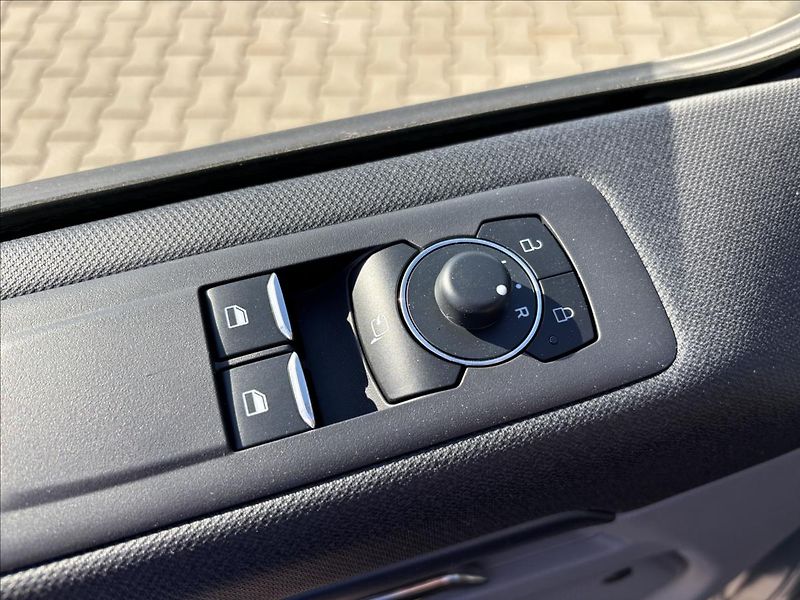 Ford Tourneo Custom 2,0 EcoBlue 125kW Active AWD - fotka 30 z 52