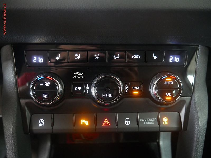 Škoda Karoq (2019) 2.0 TDi, Ambition, LED, navi - fotka 22 z 24