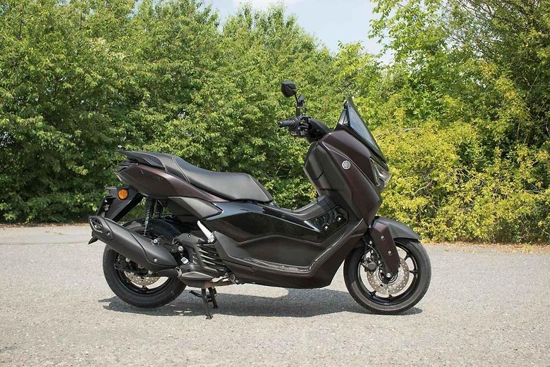 Designem se nový NMax přiblížil maxiskútrům z modelové řady Yamaha.
