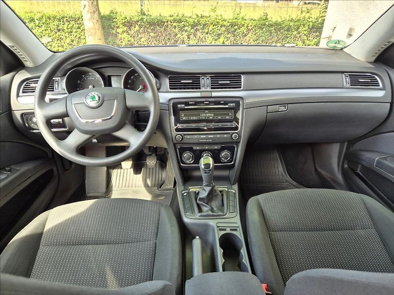 Škoda Superb 1,4 TSi 92Kw Klima ESP PDC - fotka 25 z 28