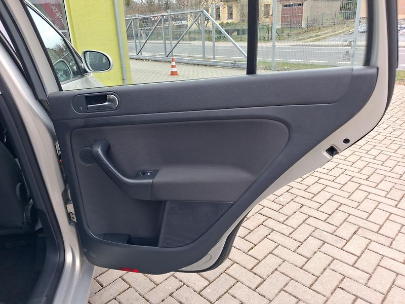 Volkswagen Golf Plus (2013) 1,2TSi SERVISKA NOVÁ STK ! - fotka 19 z 46