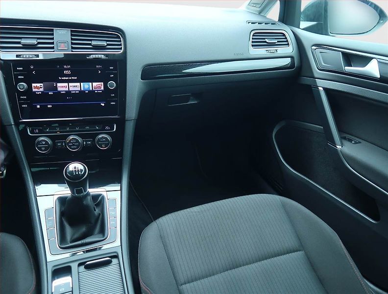 Volkswagen Golf (2017) 1.5 TSI, Navi, Tempomat - fotka 8 z 17