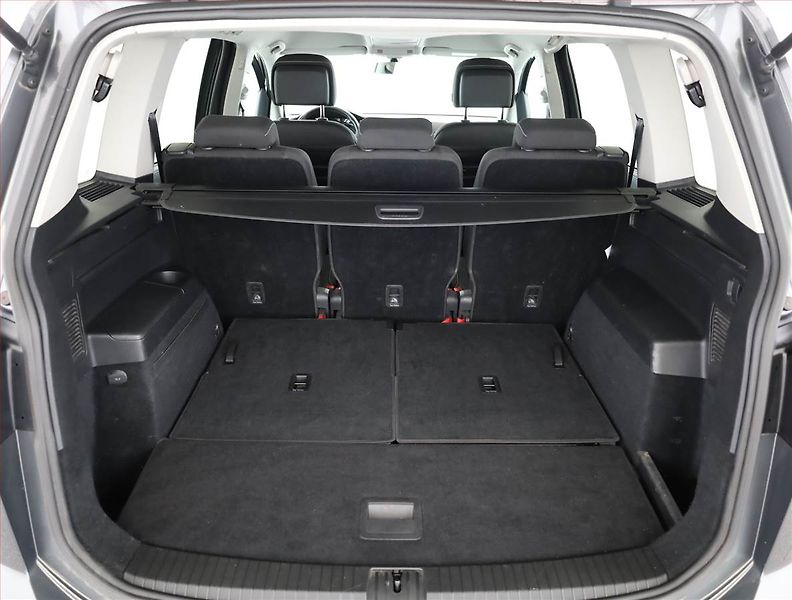 Volkswagen Touran (2018) 2.0 TDI, Automat, 7 míst - fotka 17 z 19