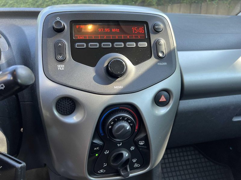 Citroën C1 1.0 VTi 51 kW 1.MAJ SERVISKA - fotka 11 z 13