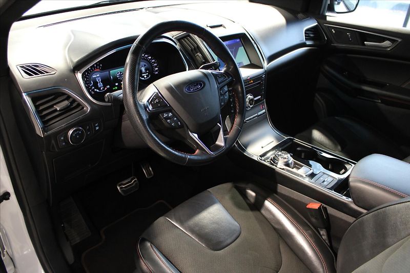 Ford Edge TDCi AWD Bi-Turbo ST-Line - fotka 12 z 36