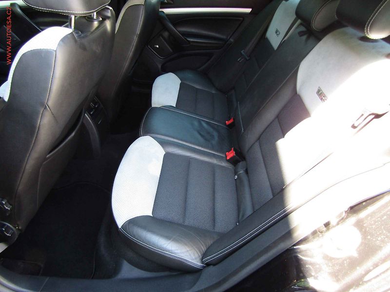 Škoda Octavia (2010) 2.0 TDi, RS, navi - fotka 9 z 17