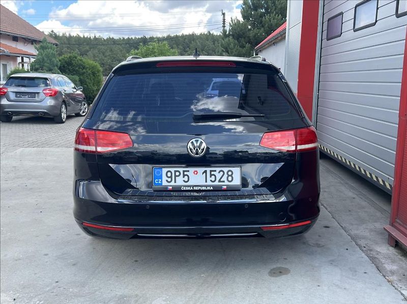 Volkswagen Passat 2,0 TDi MATRIX ComfortLine - fotka 4 z 28