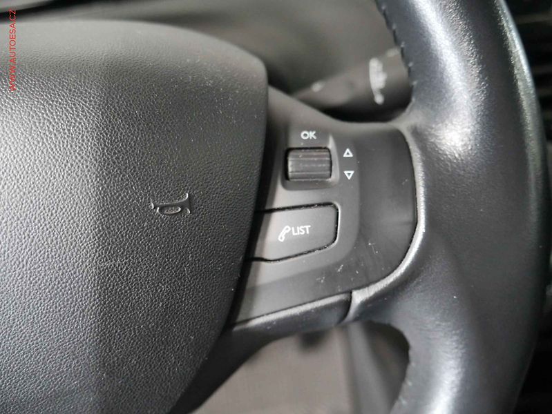 Peugeot 2008 (2018) 1.2PT, 2.maj,ČR, servis - fotka 13 z 17