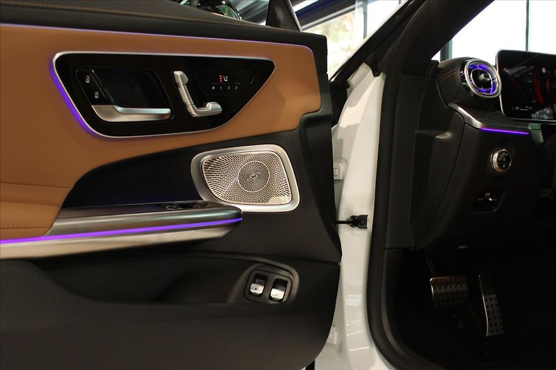 Mercedes-Benz CLE 300e AMG Line Premium Plus MBU - fotka 13 z 42