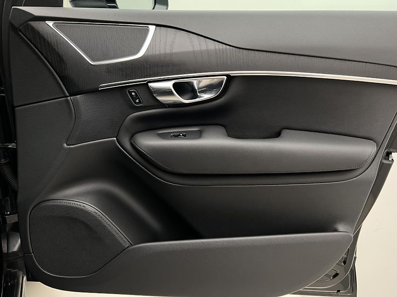 Volvo XC90 B5 AWD MOMENTUM PRO AUT - fotka 40 z 40