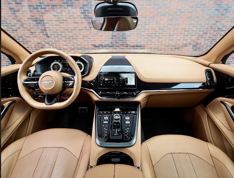 Aston Martin DBX (2025) 707, 4.0 V8 707PS Minotaur  - fotka 18 z 54