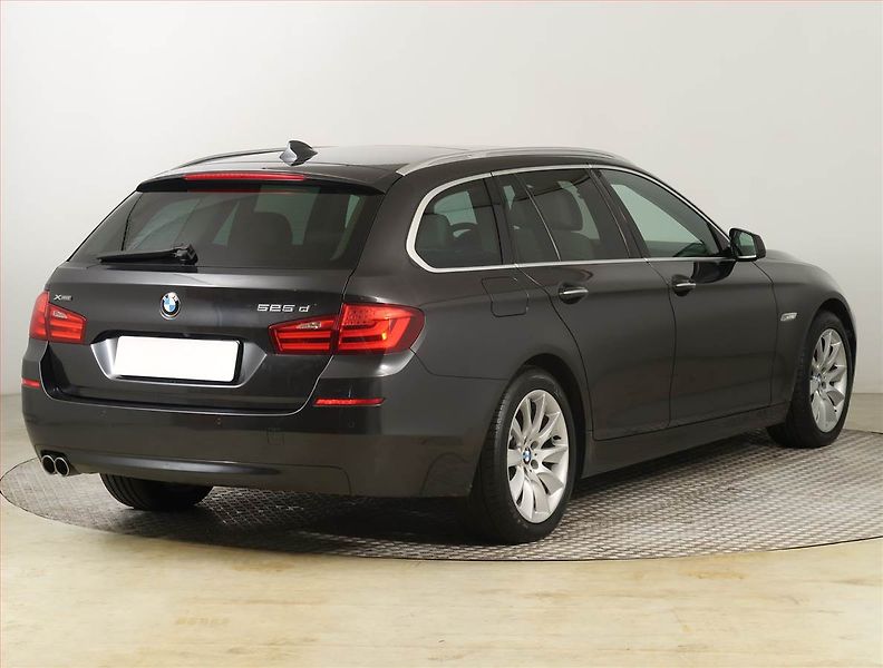 BMW Řada 5 (2013) 525d xDrive, 4X4, Automat - fotka 5 z 26