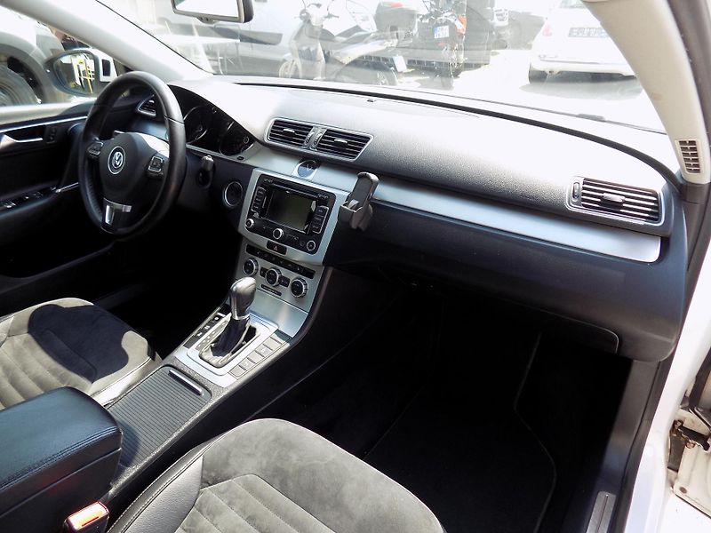 Volkswagen Passat 2,0 TDI 130 KW ALCANT. VÝHŘEV - fotka 30 z 61