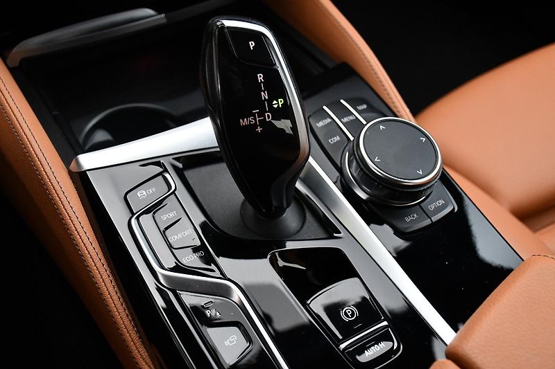 BMW Řada 5 530d xDrive M-SPORT K360 ČR 1M - fotka 25 z 40