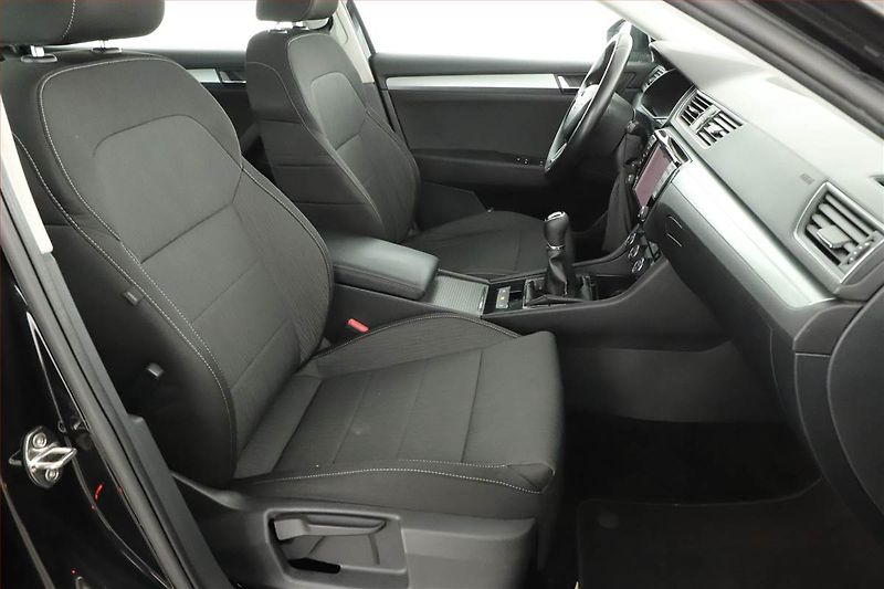 Škoda Superb (2016) 1.6 TDI, Xenony, Tempomat - fotka 13 z 15