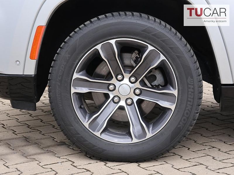 Jeep Grand Wagoneer (2022) 6.4 V8 SERIES III  - fotka 9 z 45