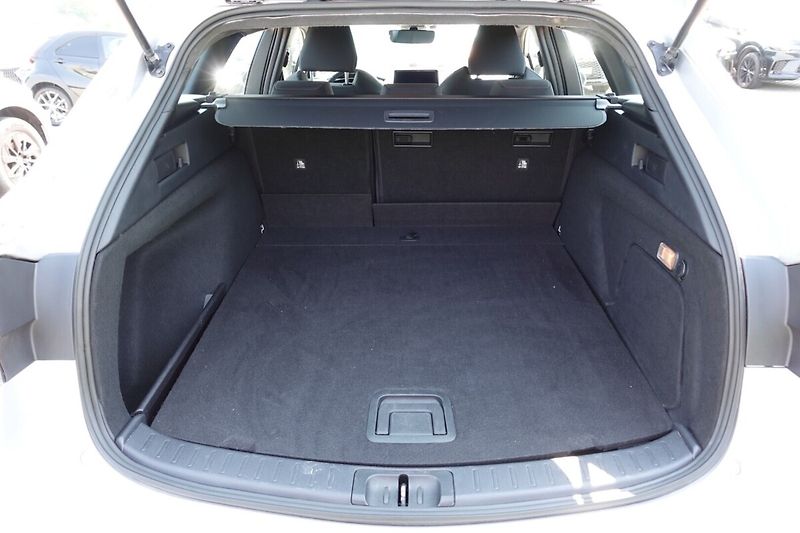 Toyota Corolla 2,0HSD 112kW Comfort Tech - fotka 14 z 31