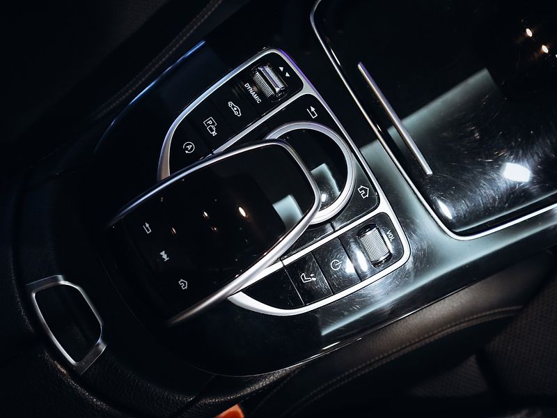 Mercedes-Benz Třídy E E 220d 4MATIC, All-Terrain - fotka 19 z 27