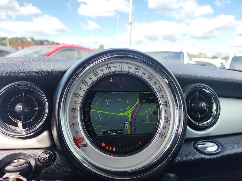 Mini Cooper 1.6/90kW PANO,NAVI - fotka 15 z 26
