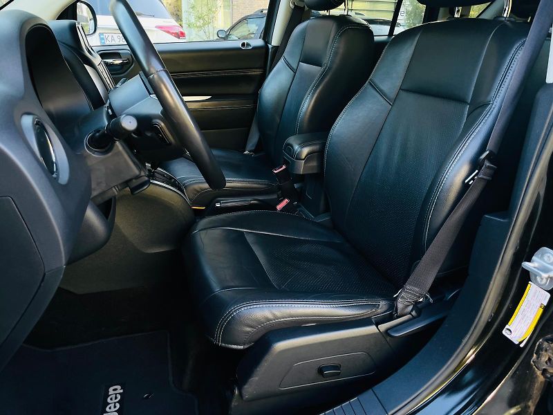Jeep Compass 2.4i 4x4 AUT KAMERA TAŽNÉ - fotka 31 z 47