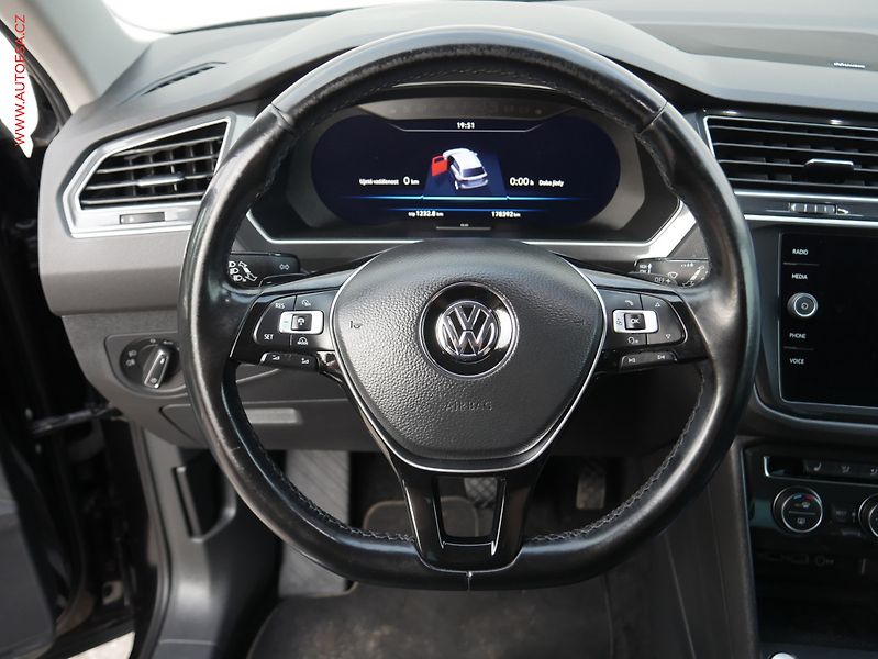 Volkswagen Tiguan (2018) 2.0 Bi-TDI 4x4, DSG, LED, ACC - fotka 17 z 21