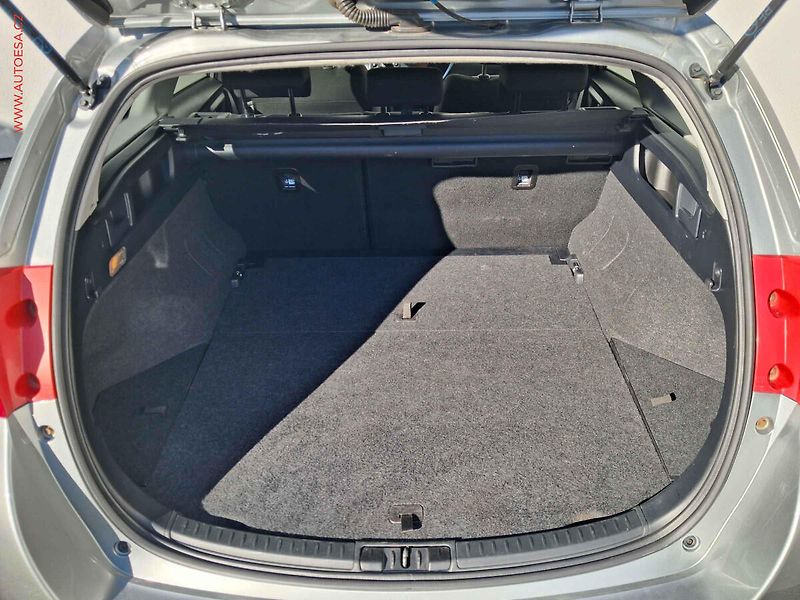 Toyota Auris (2013) 1.6VVTi, ČR, AC, navi, kamera - fotka 7 z 19