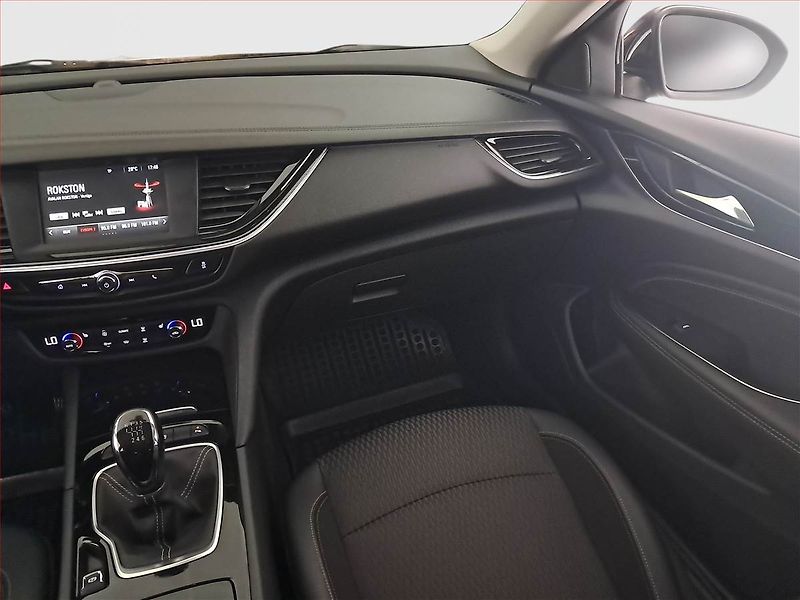 Opel Insignia (2017) 2.0 CDTI, Kůže, Tempomat - fotka 8 z 18