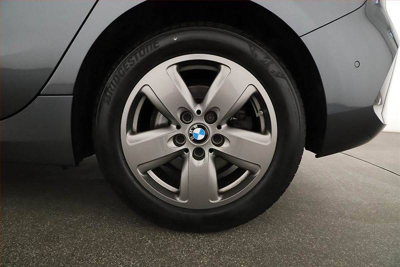 BMW Řada 1 (2020) 116d, Automat, Navi, Tempomat - fotka 12 z 21