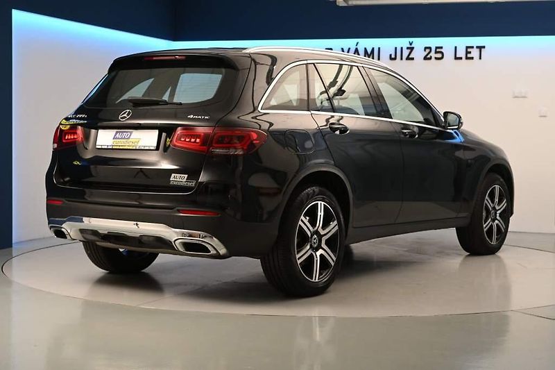 Mercedes-Benz GLC (2021) 2.0 300 E 4MATIC 9G-TRONIC LED - fotka 5 z 47