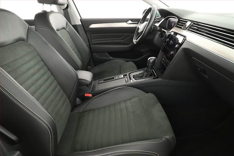 Volkswagen Passat (2023) 2.0 TDI - fotka 7 z 19