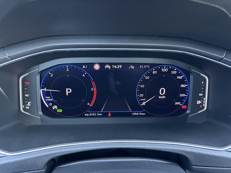 Volkswagen T-Roc 2.0 TDI DSG SPORT - fotka 8 z 23
