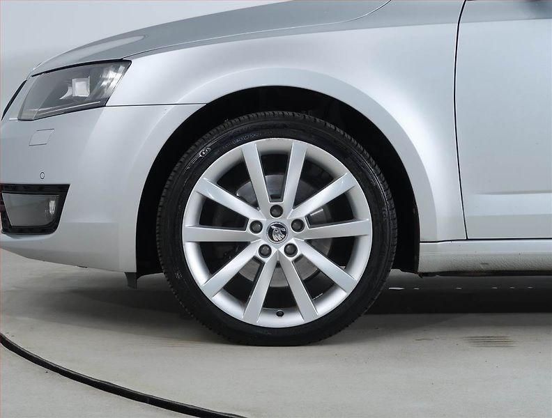 Škoda Octavia (2015) 2.0 TDI, 4X4, Automat, Kůže - fotka 15 z 26