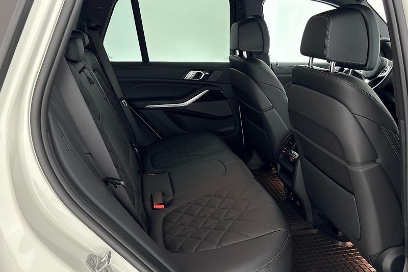 BMW X5 xDrive30d - fotka 12 z 24