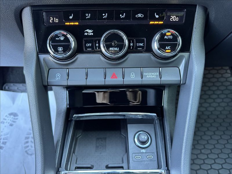 Škoda Karoq 1,5 TSI DSG SPORTLINE DPH ČR - fotka 33 z 50