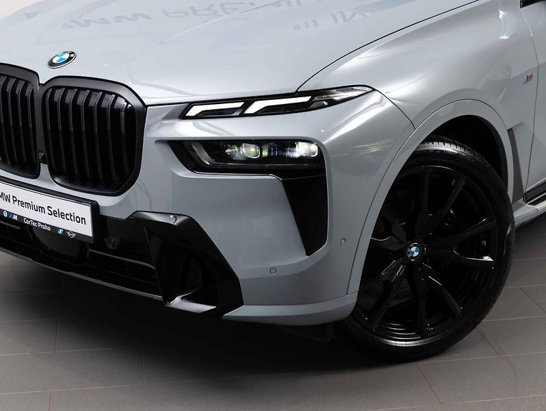 BMW X7 xDrive40i - fotka 7 z 25