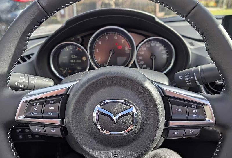 Mazda MX-5 1.5 SKYACTIV-G Homura - fotka 9 z 16