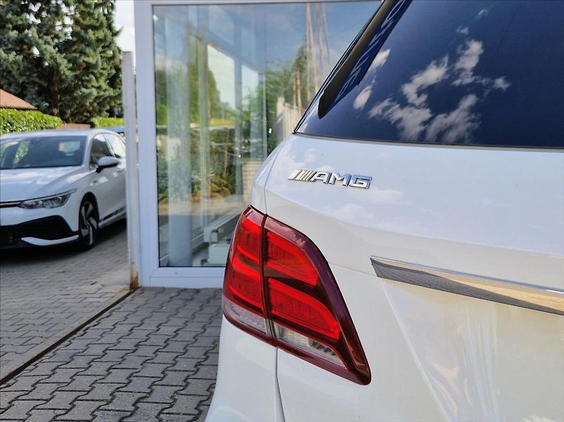 Mercedes-Benz GLE 3,0 i AMG 270kW 4MATIC PANORAM - fotka 9 z 50