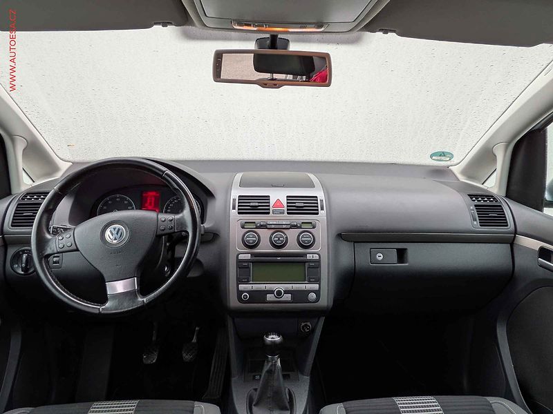 Volkswagen Touran (2008) 1.4 TSi, AC, navi - fotka 8 z 13