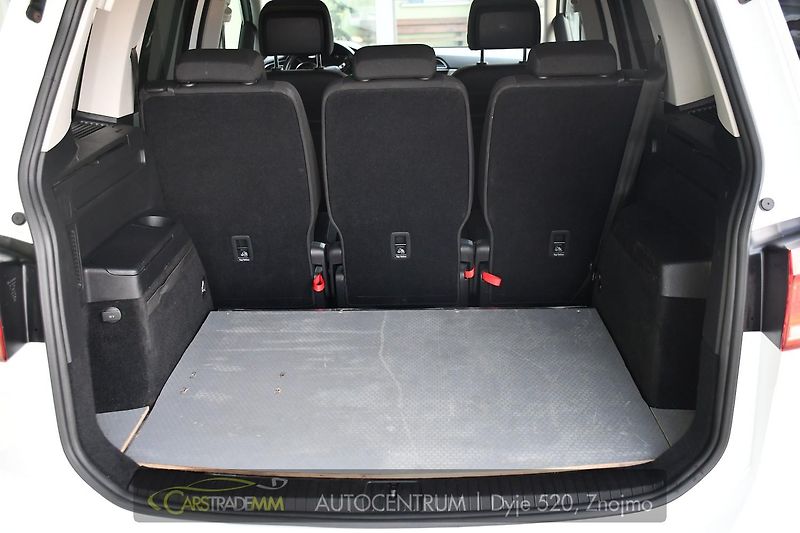 Volkswagen Touran 1.6TDi DSG  - fotka 43 z 48