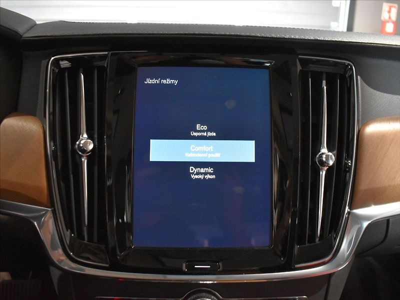 Volvo S90 2,0 D4 Inscription - fotka 18 z 19
