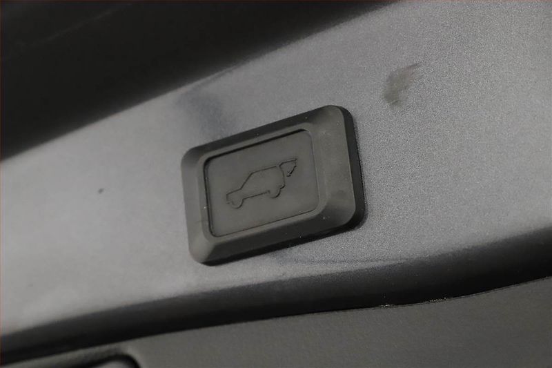 Toyota RAV4 (2020) 2.5 Hybrid - fotka 13 z 20